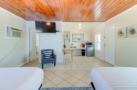 Deluxe Room, 2 Queen Beds, Ocean View | Living area | Flat-screen TV