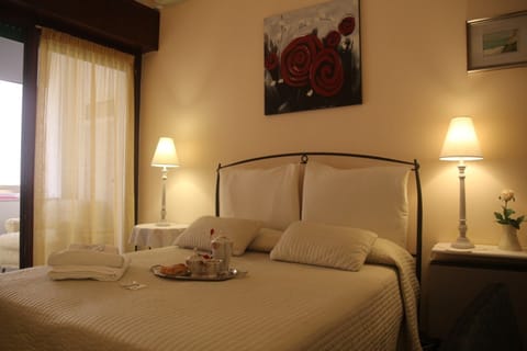 Standard Double Room, Ensuite | Egyptian cotton sheets, premium bedding, desk, free WiFi