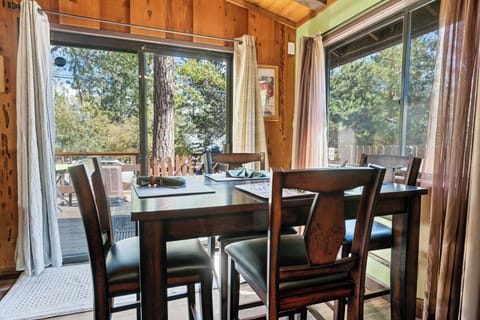 Cabin, 2 Queen Beds, Patio, Mountain View | 2 bedrooms, individually decorated, individually furnished, bed sheets