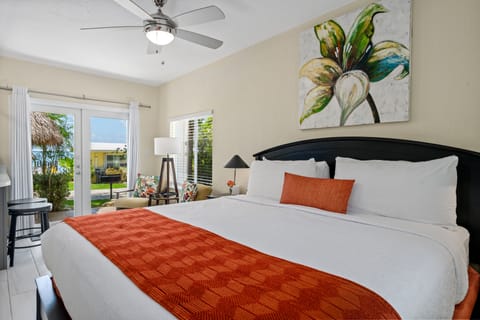 Elite Suite, 1 King Bed, Kitchen (#05 Honeymoon Suite with Tiki Hut) | Premium bedding, memory foam beds, travel crib, free WiFi