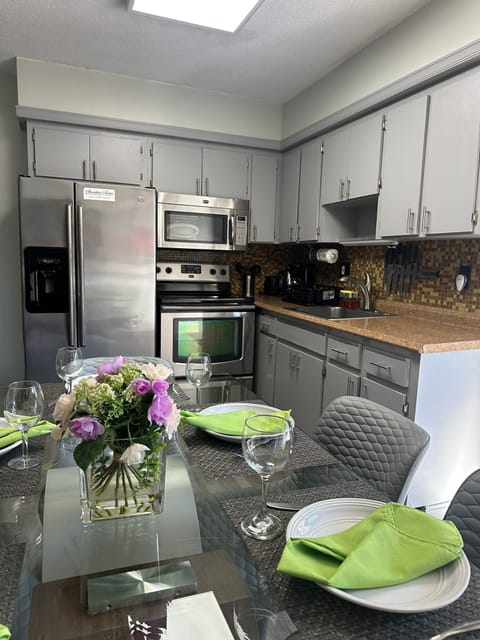 Family Apartment, 3 Bedrooms, Kitchen, Pool View | Private kitchen | Fridge, microwave, oven, stovetop