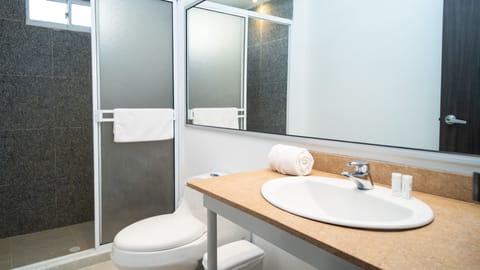 Double or Twin Room | Bathroom | Shower, hair dryer, bidet, towels