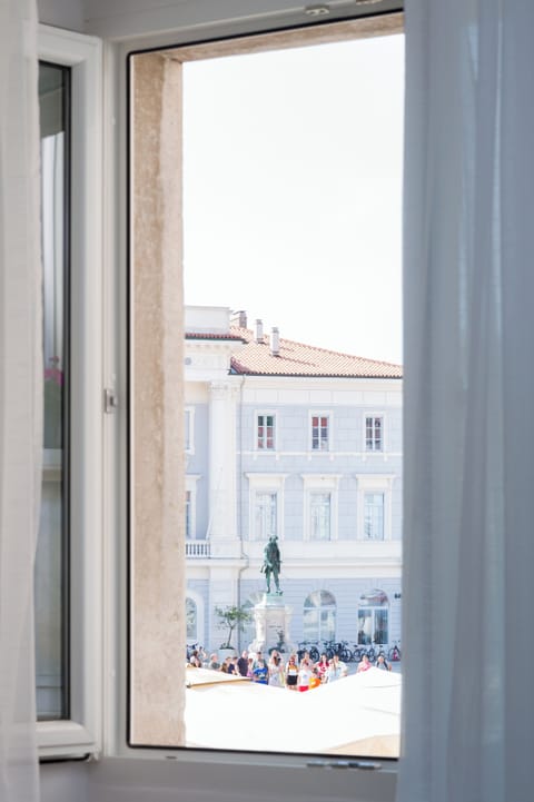 Superior Apartment, 2 Bedrooms, City View | Living area