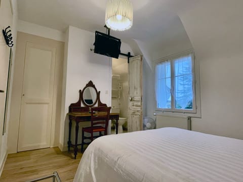 Classic Double Room, Garden View (Catherine) | Individually decorated, individually furnished, blackout drapes