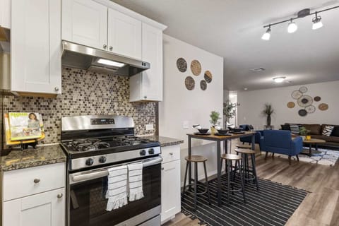 Superior Apartment, 2 Bedrooms, Non Smoking | Private kitchen
