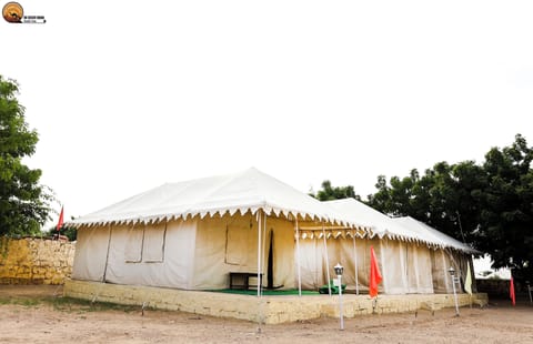 Deluxe Tent, Desert View | Desk, laptop workspace