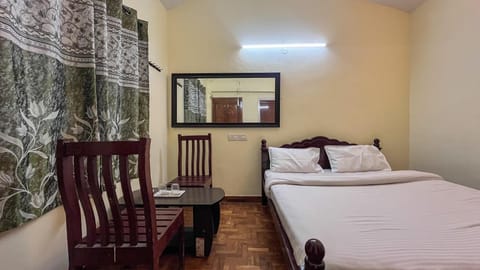 Comfort Double Room, 1 Queen Bed, Non Smoking, City View | Laptop workspace, free WiFi