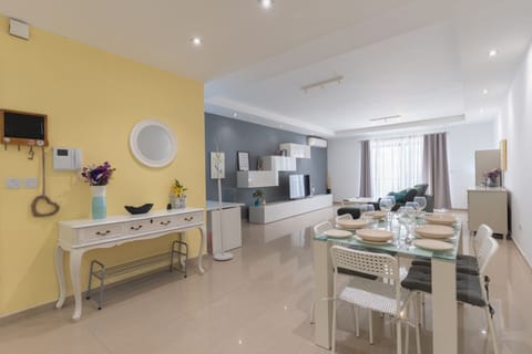 Family Apartment, 3 Bedrooms, Kitchen | Private kitchen