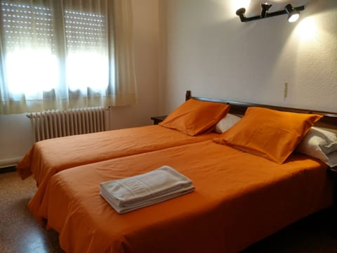 Standard Room | Desk, blackout drapes, free WiFi, bed sheets