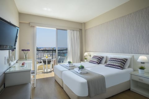 Double or Twin Room, Partial Sea View | Soundproofing, free WiFi, bed sheets