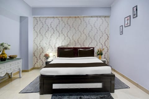 Classic Double Room, Garden View | Desk, laptop workspace, free WiFi