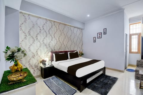 Classic Double Room, Garden View | Desk, laptop workspace, free WiFi