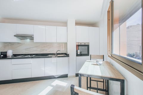 Comfort Apartment | Private kitchen | Fridge, oven, stovetop, blender