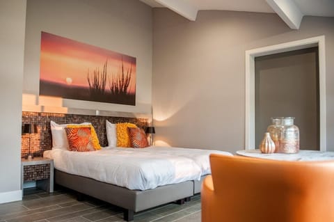 Deluxe Room, accessible | In-room safe, desk, blackout drapes, free WiFi