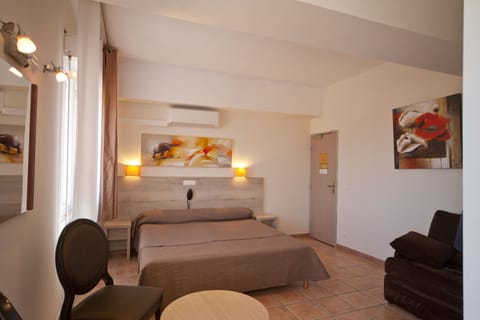 Standard Double Room | In-room safe, desk, soundproofing, free WiFi