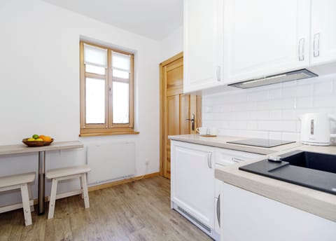 Studio | Private kitchenette | Electric kettle