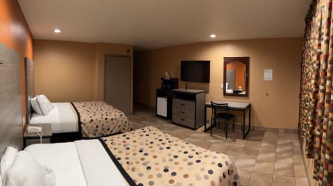 Standard Room, 2 Bedrooms - Handicap Accessible | Desk, soundproofing, free WiFi, bed sheets