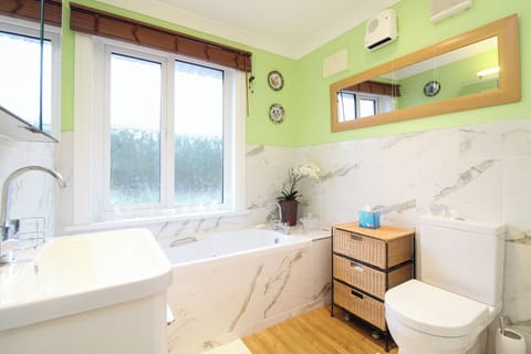 Standard Double Room | Bathroom