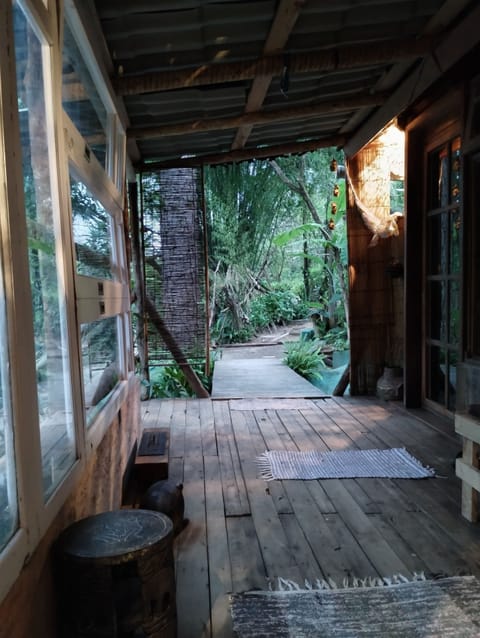 Classic Cabin, Garden View | Living area