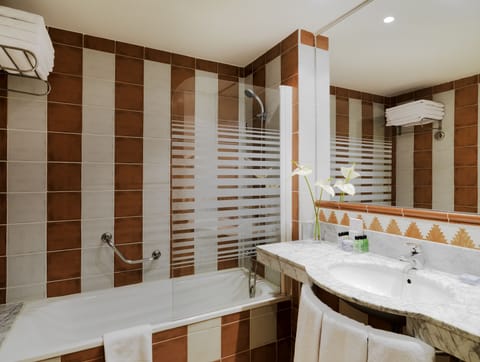 Shower, eco-friendly toiletries, hair dryer, towels