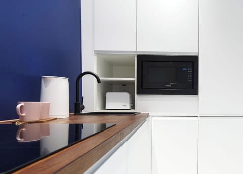 Apartment | Private kitchenette | Electric kettle