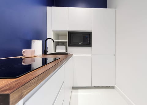 Apartment | Private kitchenette | Electric kettle