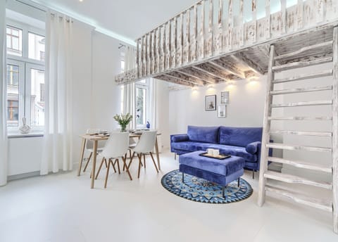 Apartment | Living room | Flat-screen TV