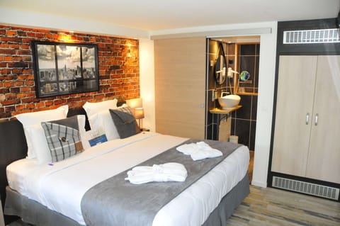 Executive Double Room | 1 bedroom, premium bedding, individually decorated