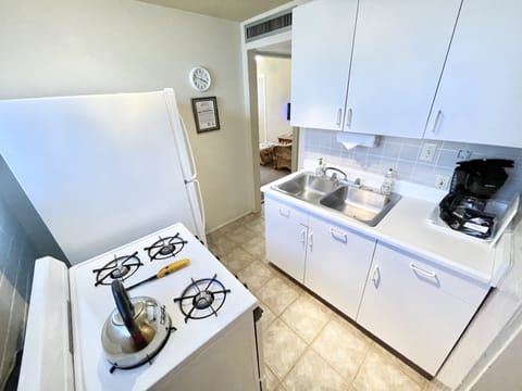 One Bedroom King Patio-Garden Bungalow Kitchen | Private kitchen | Full-size fridge, microwave, stovetop, coffee/tea maker