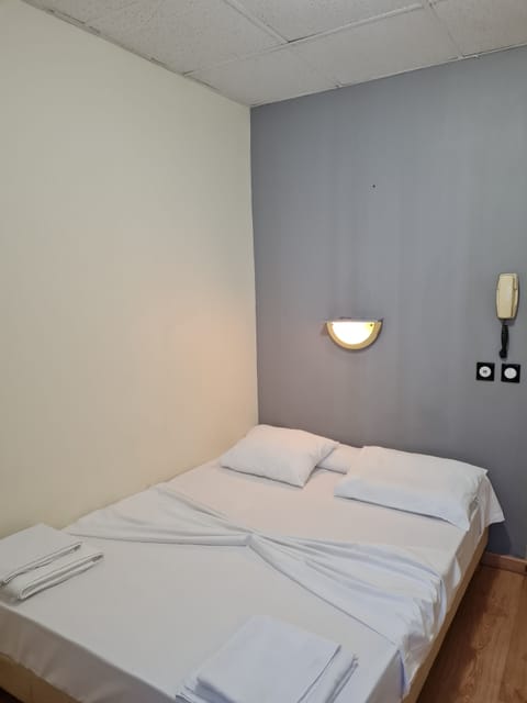 Double Room | Desk, free WiFi, bed sheets