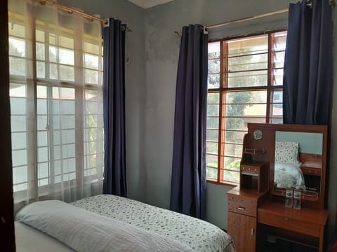 Standard Double Room | Desk, laptop workspace, free WiFi