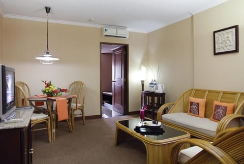 Junior Double Room | Living area | 32-inch TV with satellite channels