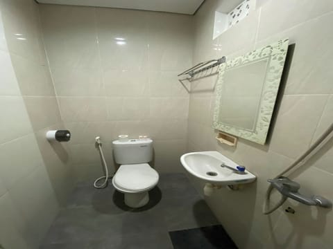 Standard Double Room, Courtyard View | Bathroom | Shower, towels, soap, toilet paper