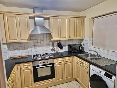 House | Private kitchen | Fridge, microwave, oven, stovetop