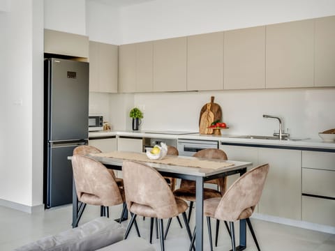 Apartment, 2 Bedrooms, Balcony, City View | Private kitchen