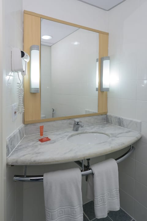 Room, 1 Double Bed | Bathroom | Shower, eco-friendly toiletries, hair dryer, towels