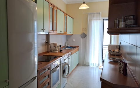 Luxury Apartment, 3 Bedrooms | Private kitchen | Full-size fridge, microwave, oven, stovetop