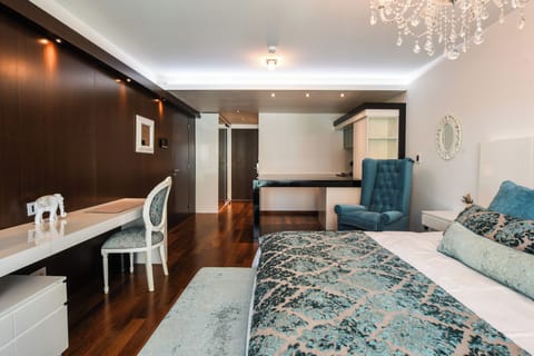 Luxury Suite, Kitchen, City View | Premium bedding, down comforters, in-room safe, individually decorated