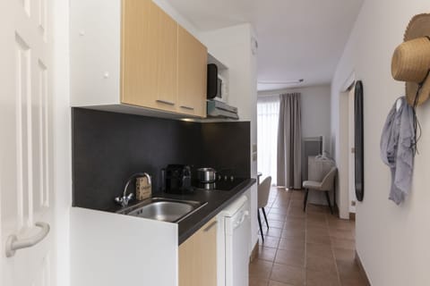 Apartment, 2 Bedrooms | Iron/ironing board, cribs/infant beds, free WiFi, bed sheets