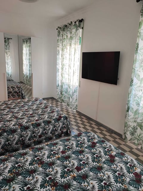 Quadruple Room | Iron/ironing board, free WiFi