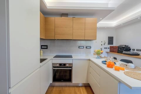 Apartment, 2 Bedrooms | Private kitchen