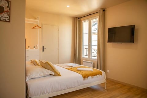 Deluxe Double Room, Kitchenette | Free WiFi