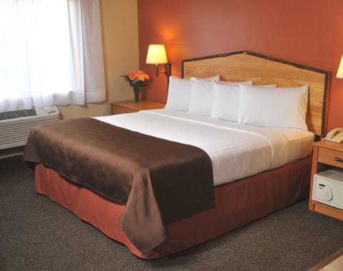 Premium bedding, pillowtop beds, in-room safe, desk