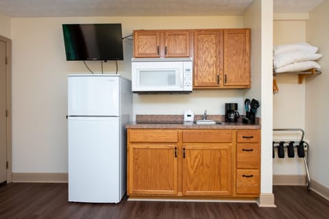 Fridge, microwave, coffee/tea maker