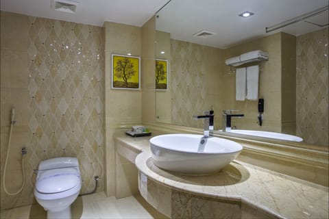 Premium Room, 1 King Bed, Accessible | Bathroom | Spring water tub, rainfall showerhead, designer toiletries, hair dryer