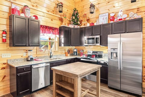 Cabin, 4 Bedrooms, Fireplace | Private kitchen | Full-size fridge, microwave, oven, stovetop