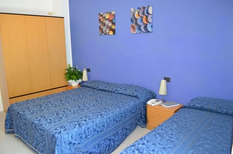 Triple Room (Air Conditioning) | Desk, free WiFi, bed sheets