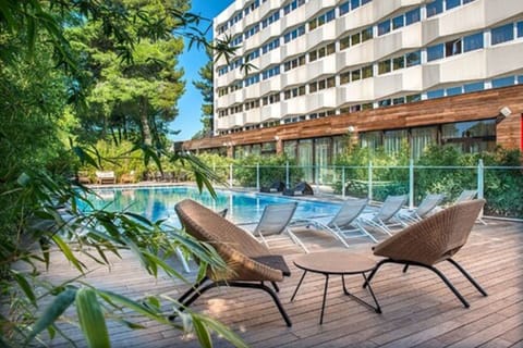Outdoor pool, pool umbrellas, sun loungers