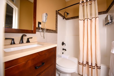 Room, 1 King Bed, Balcony, City View | Bathroom | Combined shower/tub, free toiletries, hair dryer, towels