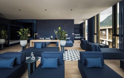 Sauna, steam room, body treatments, facials, 2 treatment rooms